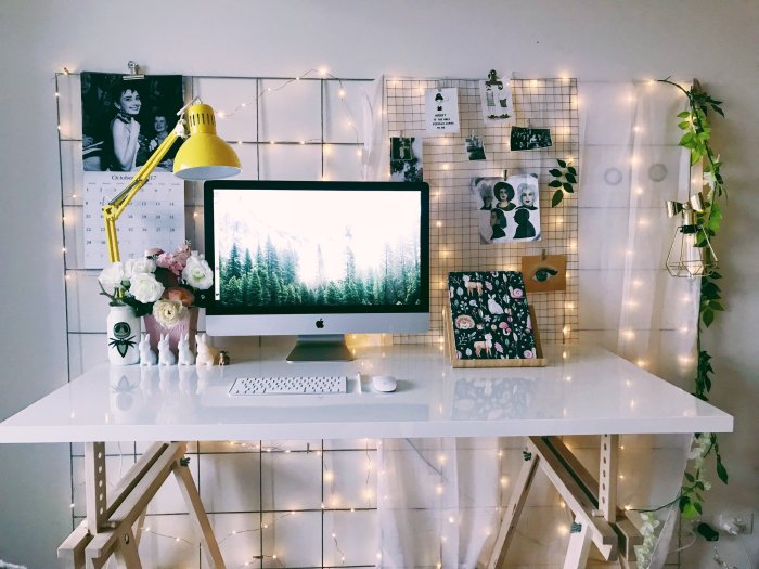 How decorate office desk