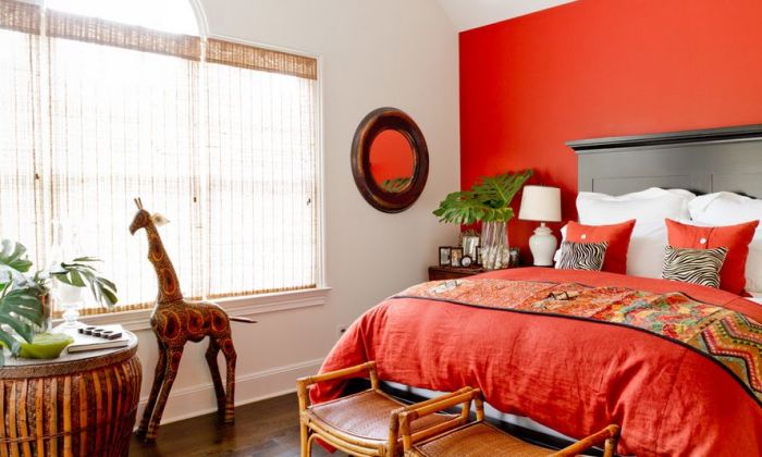 How to decorate a room with red walls