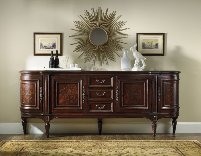 How to decorate sideboard in dining room