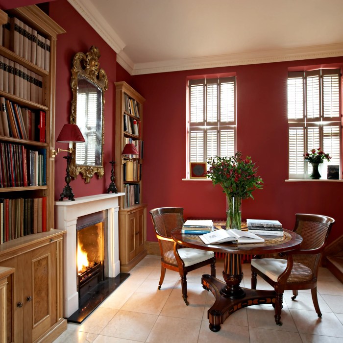 How to decorate a room with red walls