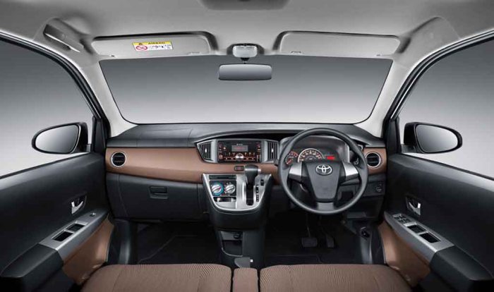 Desain interior toyota calya